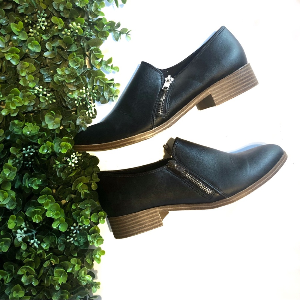American Eagle Black Zipper Ankle Booties/Loafers